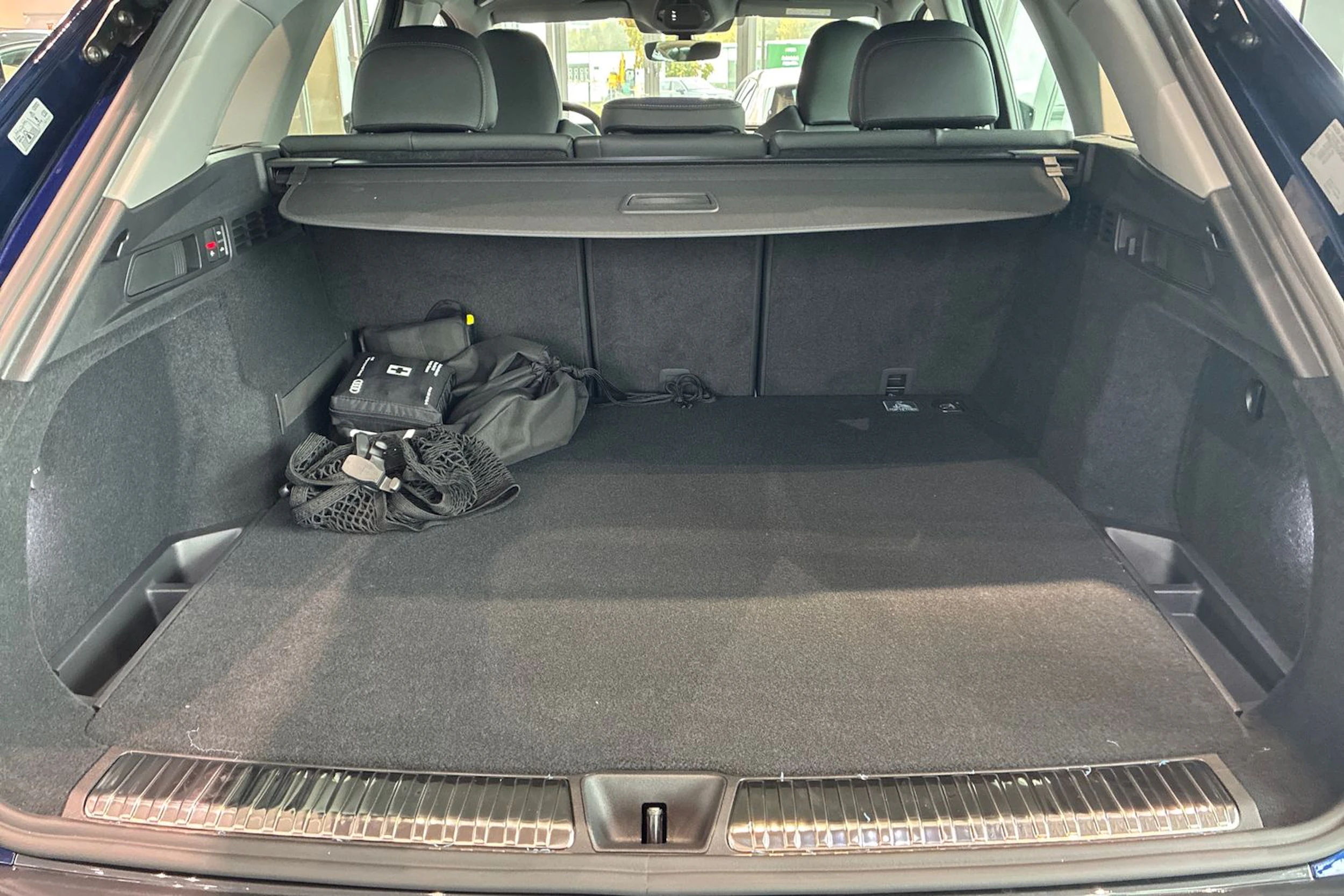 sininen Audi Q5 2026 kuva 12.