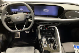 harmaa Audi Q5 2026 kuva 7.