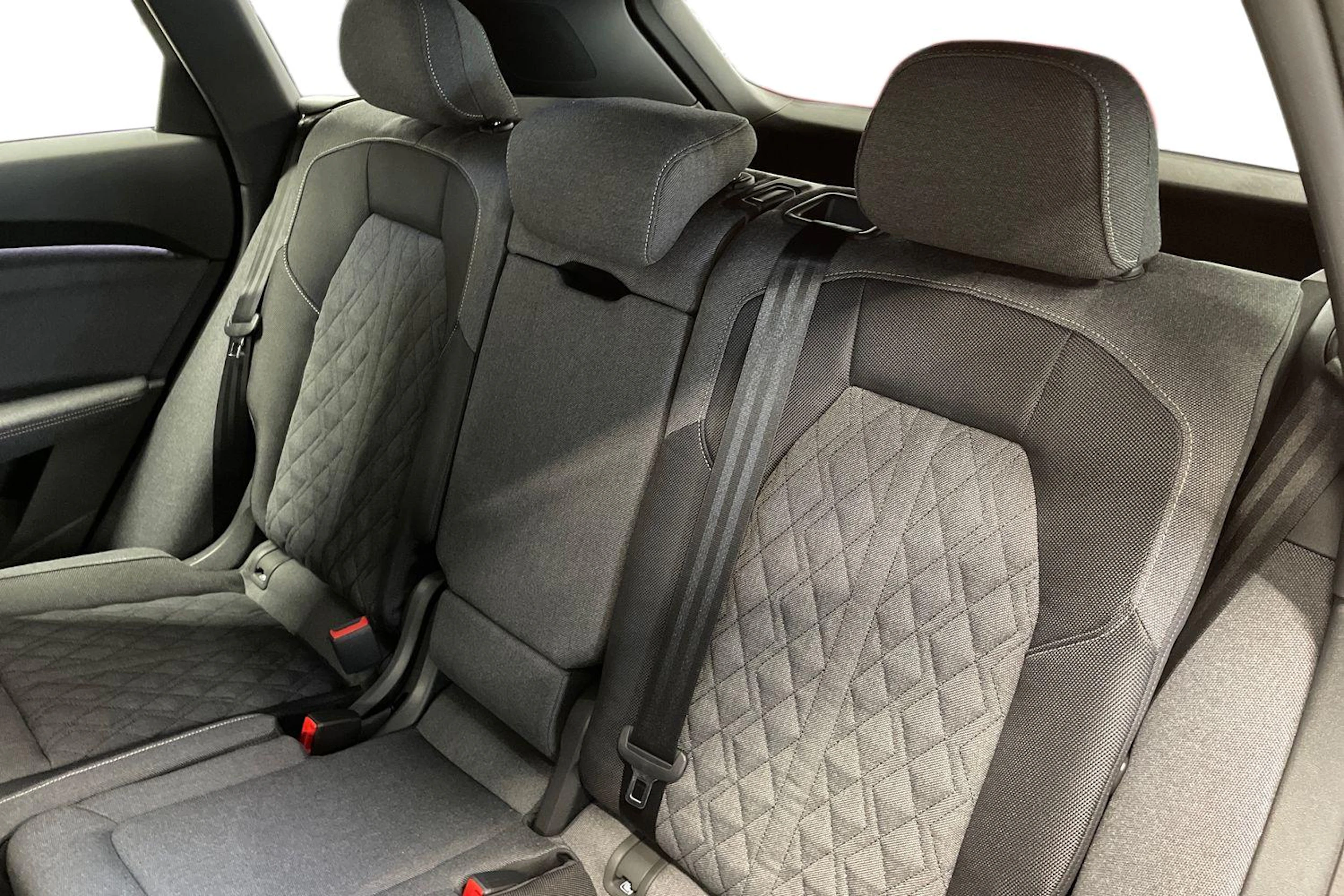 harmaa Audi Q5 2026 kuva 8.
