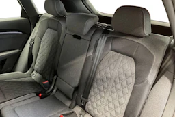 harmaa Audi Q5 2026 kuva 8.