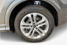 harmaa Audi Q5 2026 kuva 9.