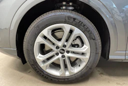 harmaa Audi Q5 2026 kuva 10.