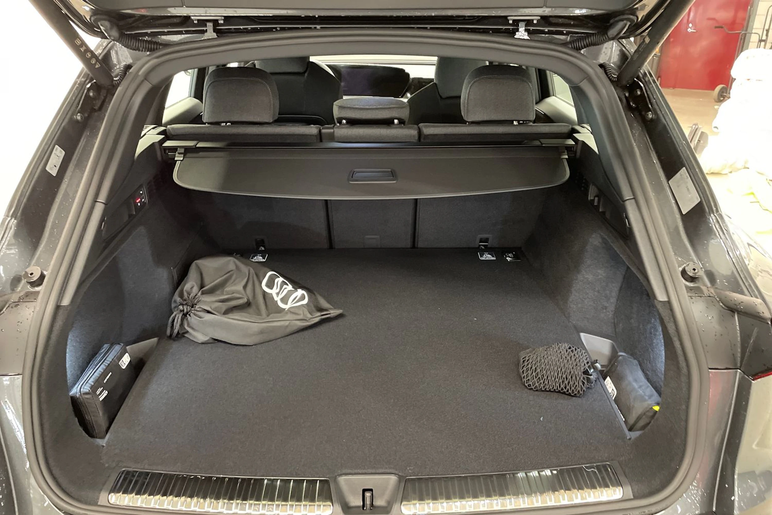 harmaa Audi Q5 2026 kuva 11.