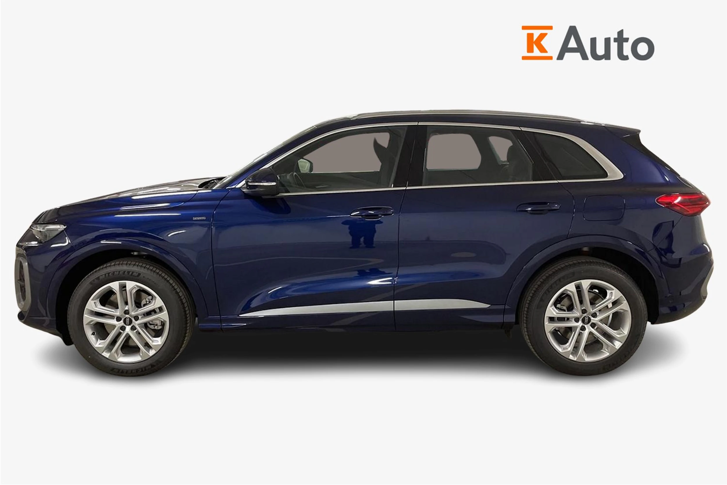 sininen Audi Q5 2026 kuva 5.