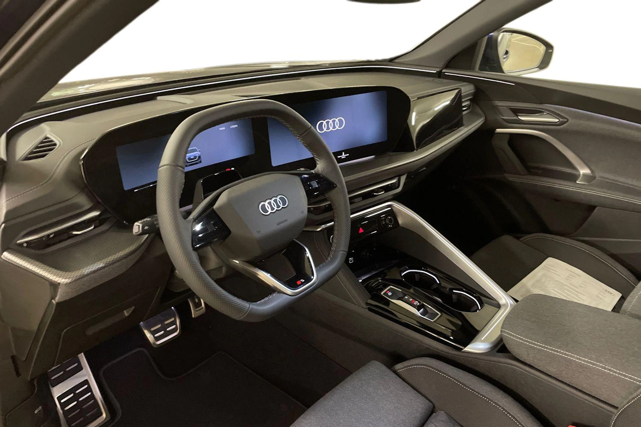 sininen Audi Q5 2026 kuva 6.