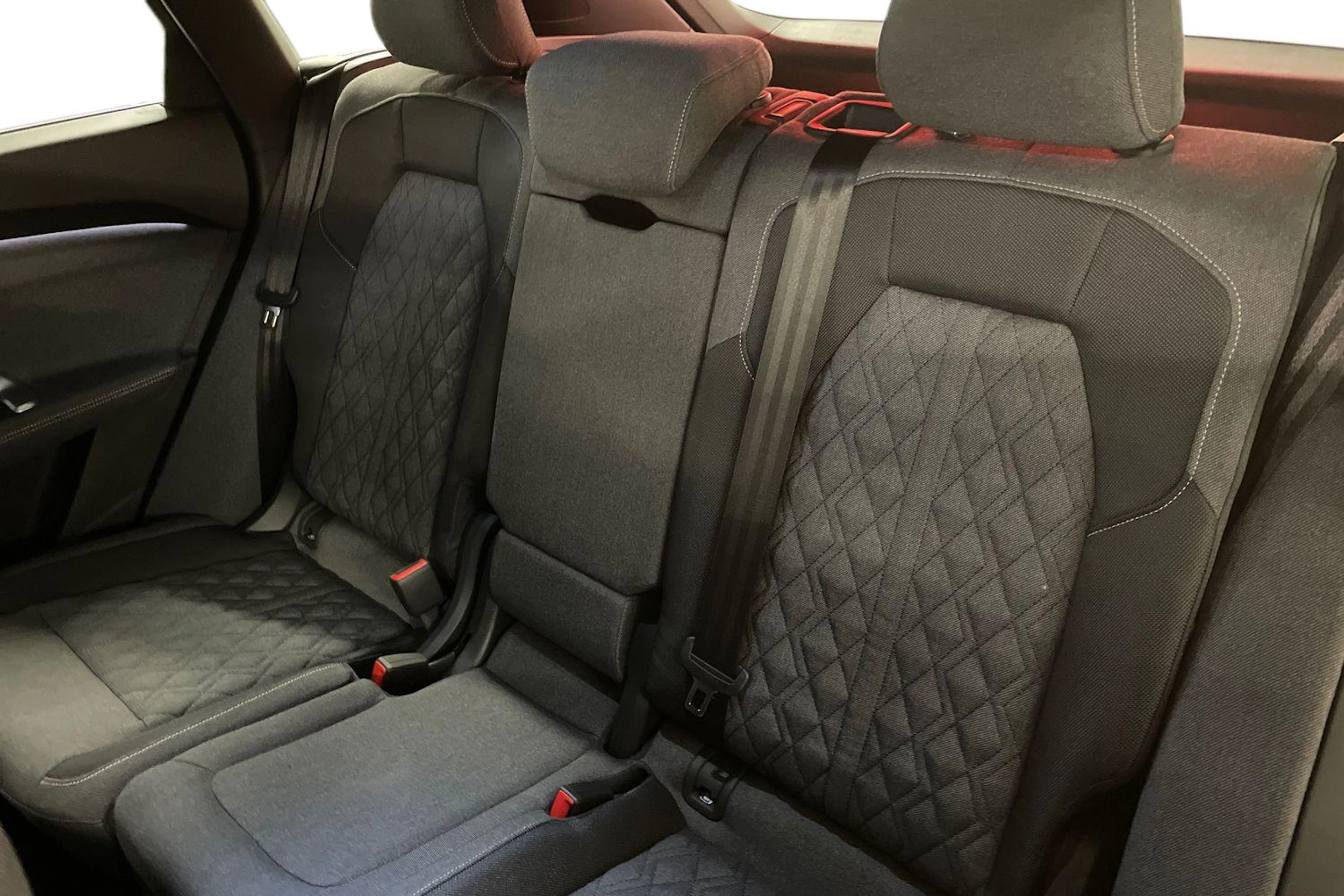 sininen Audi Q5 2026 kuva 8.