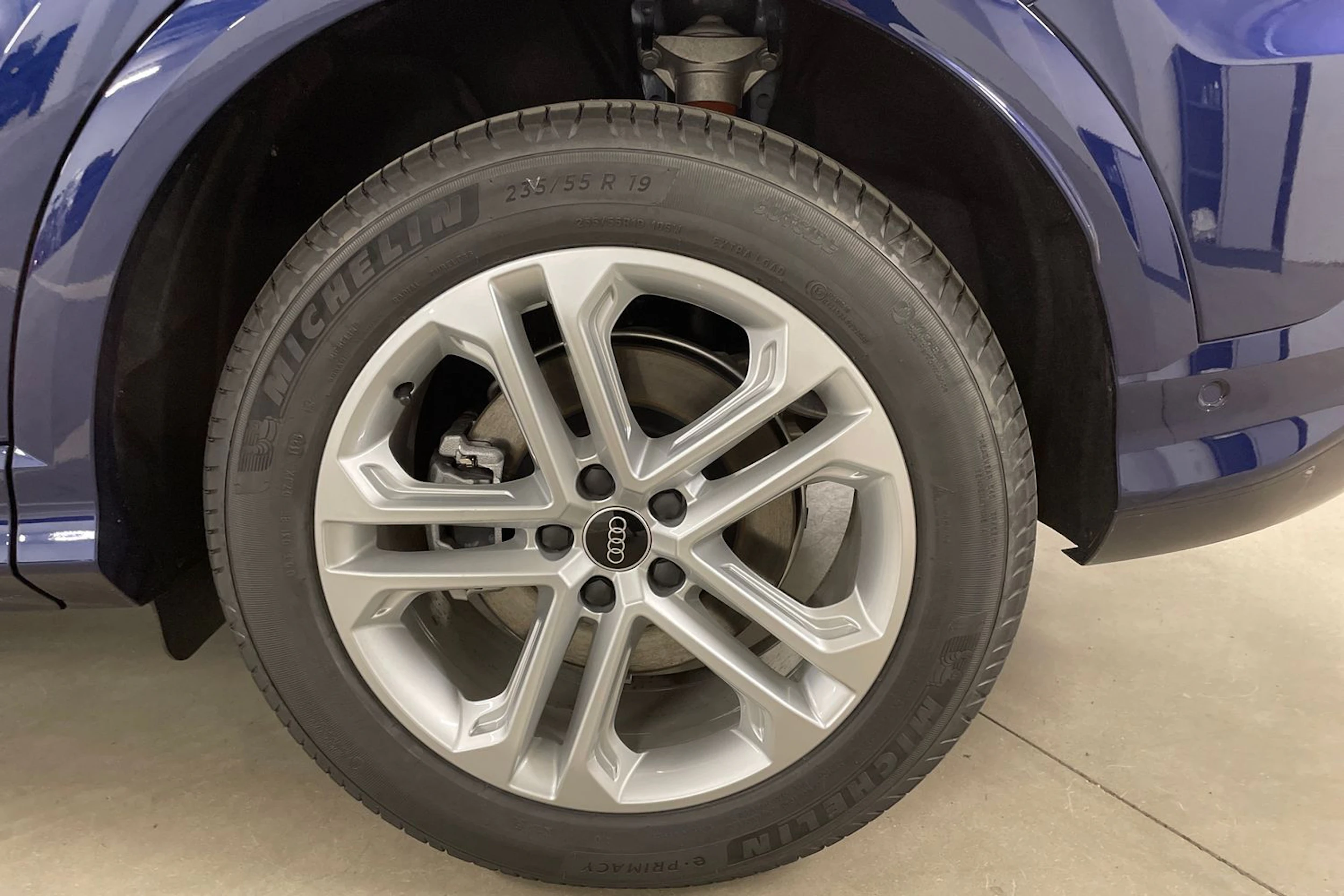 sininen Audi Q5 2026 kuva 10.