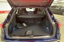 sininen Audi Q5 2026 kuva 11.