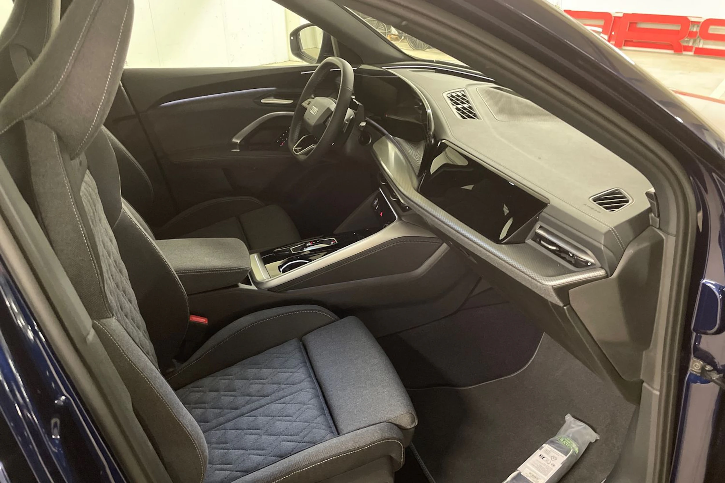 sininen Audi Q5 2026 kuva 14.