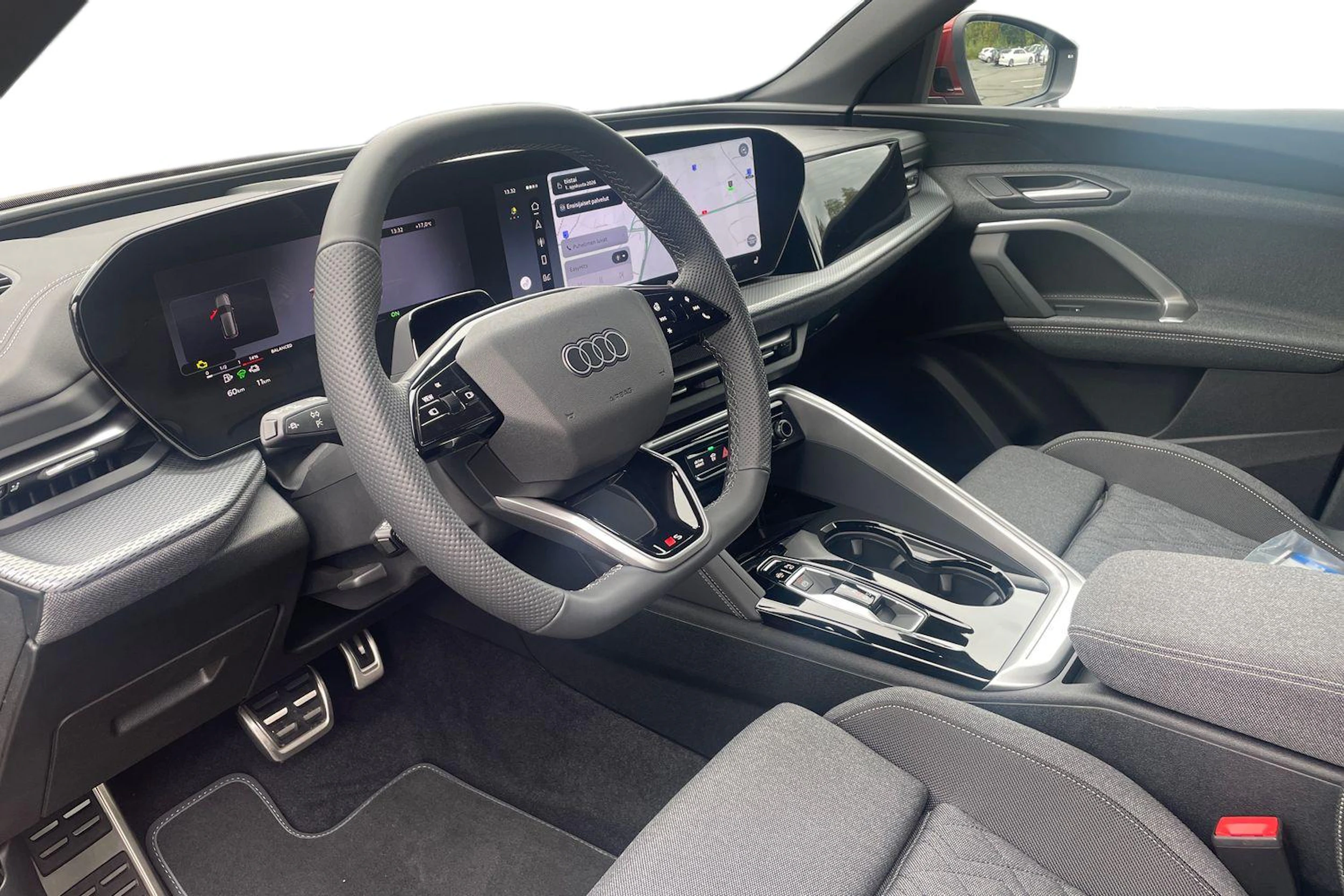 punainen Audi Q5 2026 kuva 6.