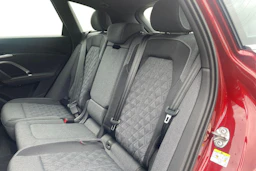 punainen Audi Q5 2026 kuva 8.