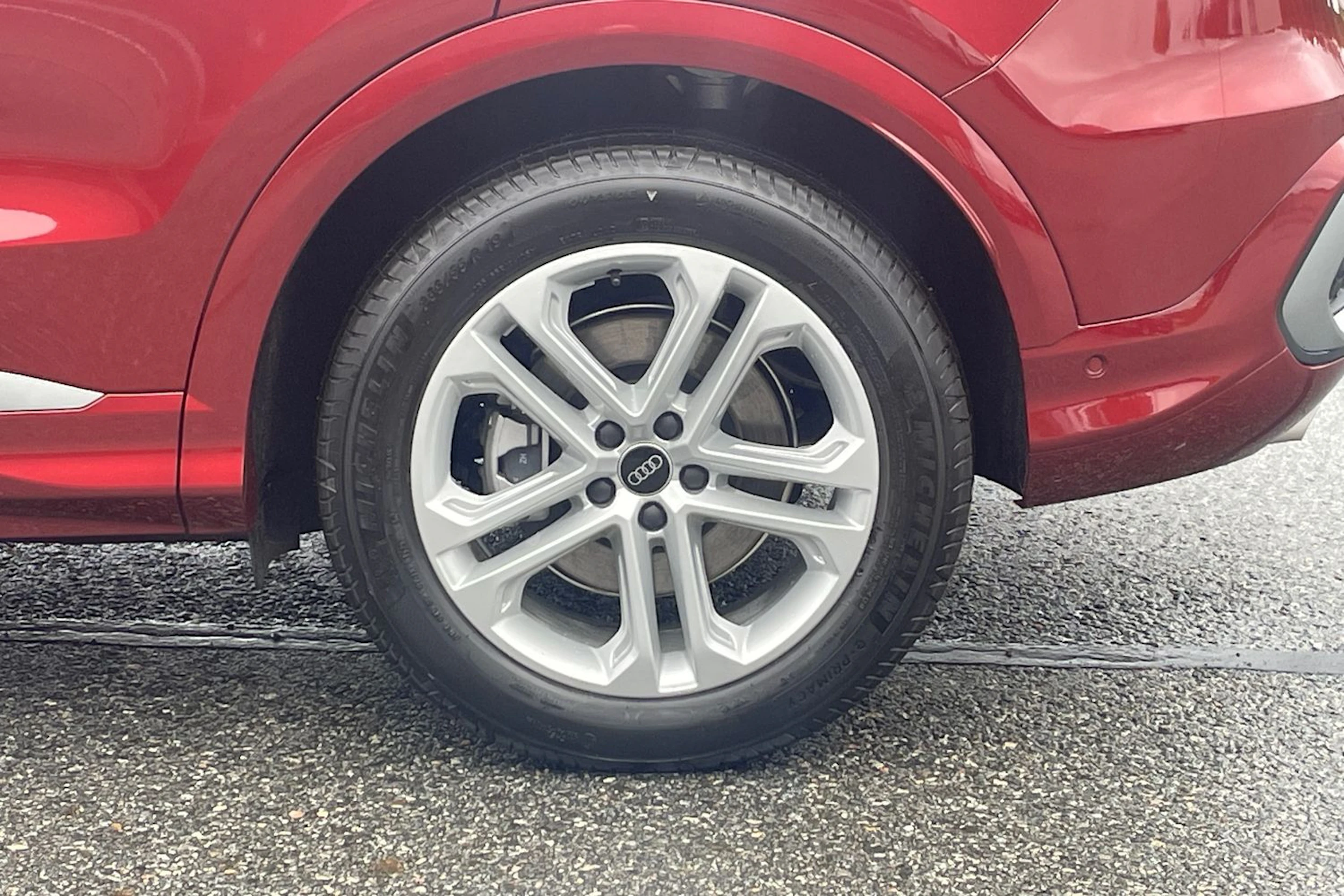 punainen Audi Q5 2026 kuva 10.
