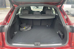 punainen Audi Q5 2026 kuva 11.