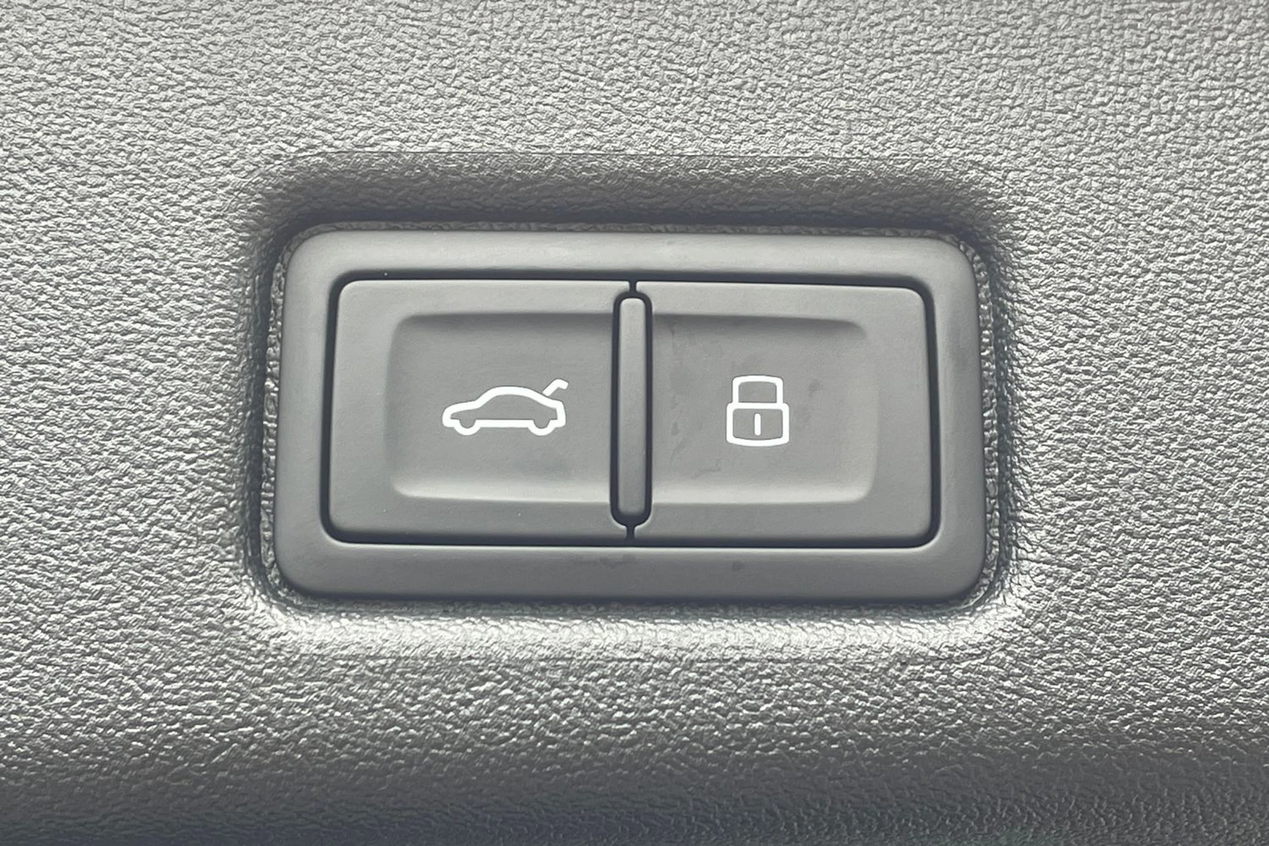 punainen Audi Q5 2026 kuva 15.