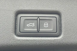 punainen Audi Q5 2026 kuva 15.