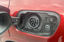 punainen Audi Q5 2026 kuva 16.