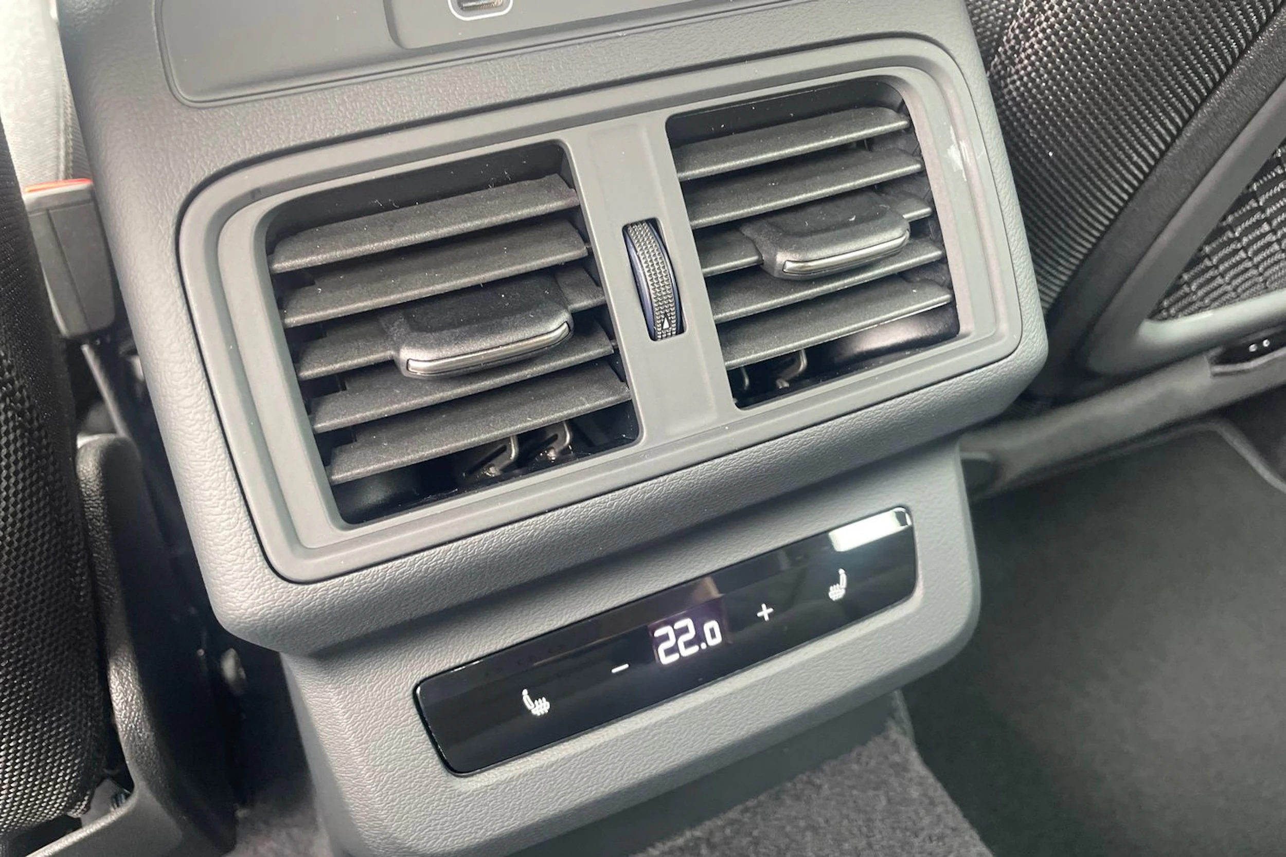 punainen Audi Q5 2026 kuva 18.