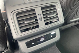 punainen Audi Q5 2026 kuva 18.