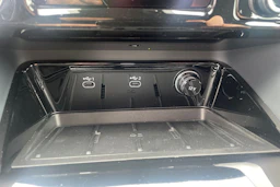 punainen Audi Q5 2026 kuva 22.