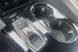 punainen Audi Q5 2026 kuva 23.