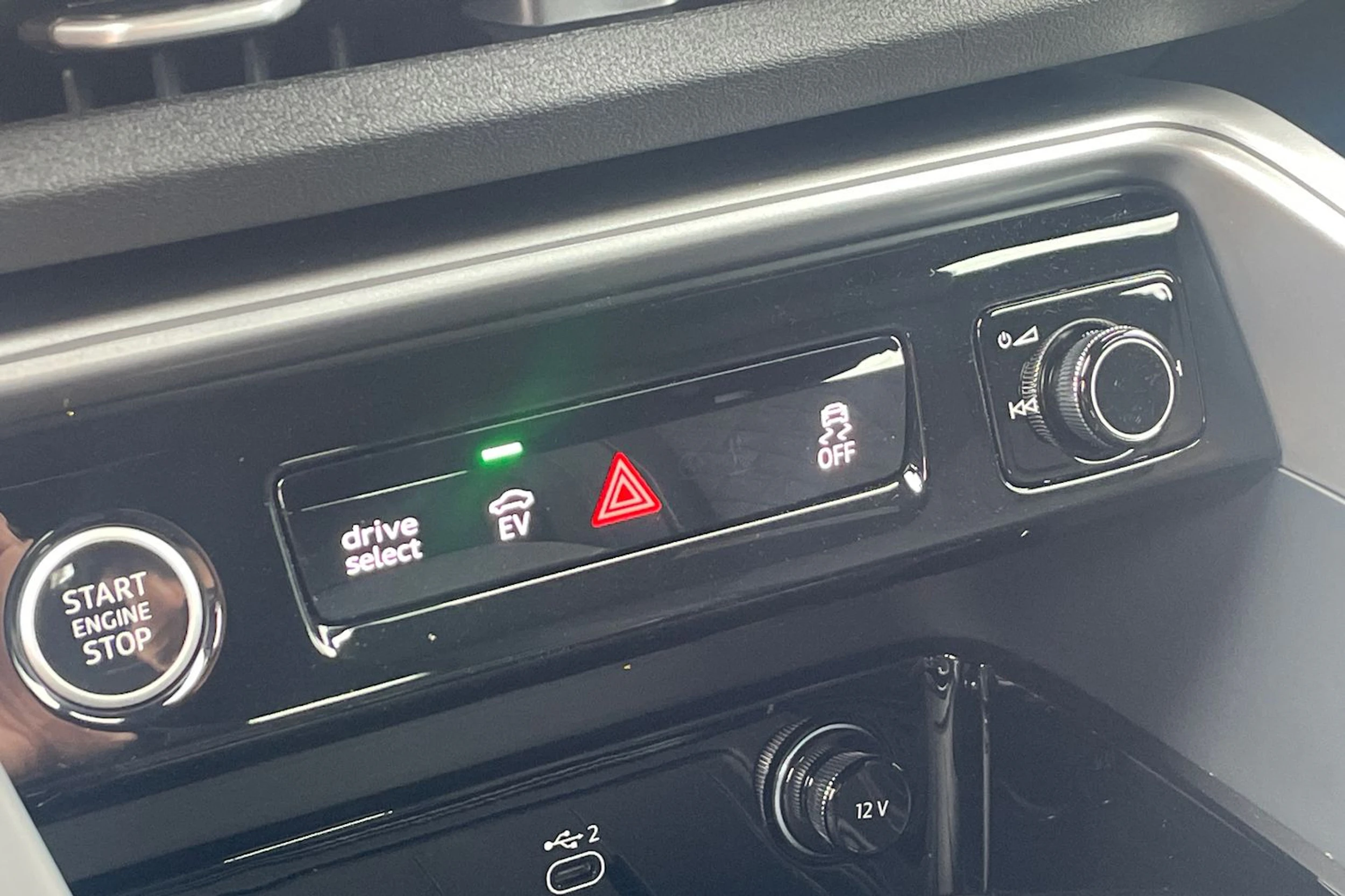 punainen Audi Q5 2026 kuva 24.