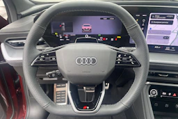 punainen Audi Q5 2026 kuva 30.