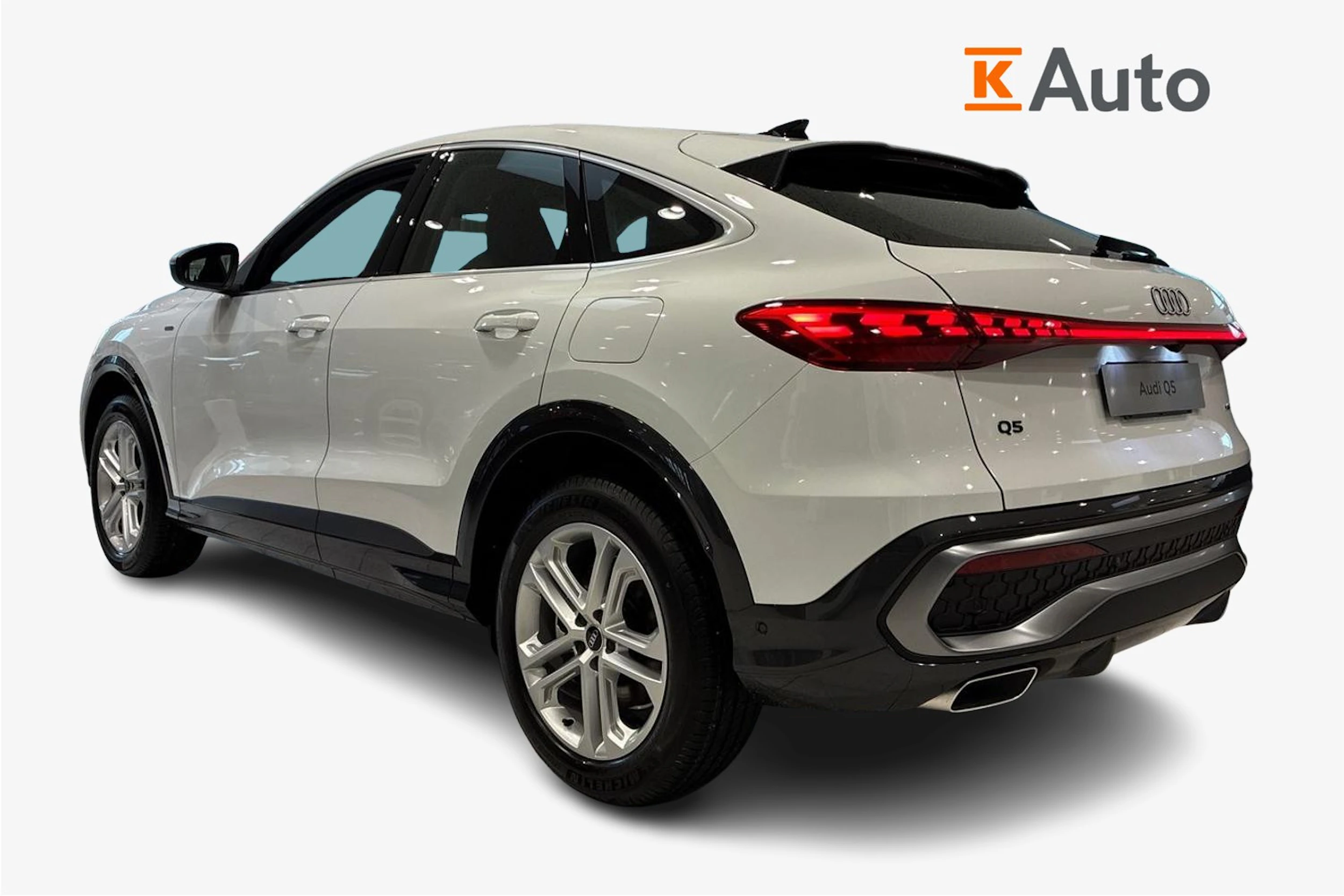 valkoinen Audi Q5 2026 kuva 2.