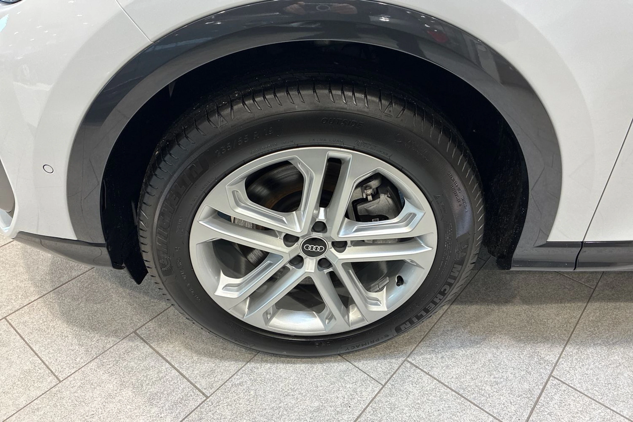 valkoinen Audi Q5 2026 kuva 10.