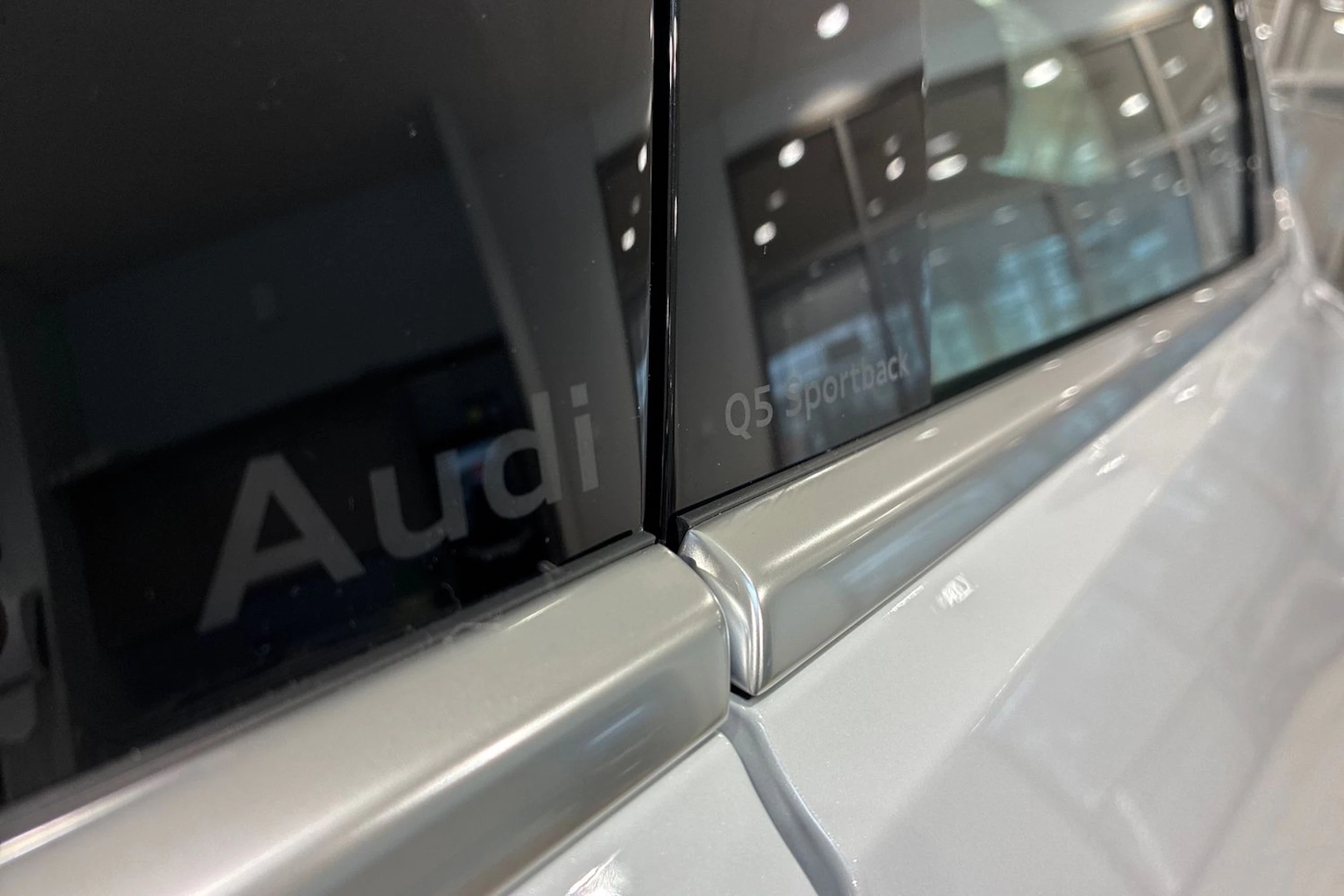 valkoinen Audi Q5 2026 kuva 11.