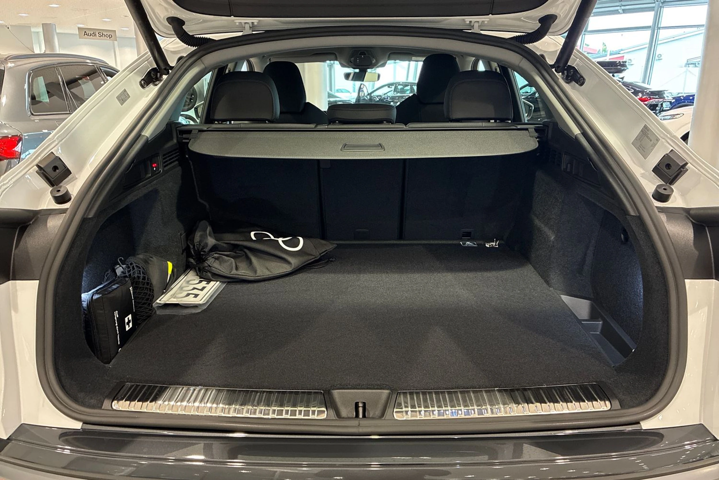 valkoinen Audi Q5 2026 kuva 12.