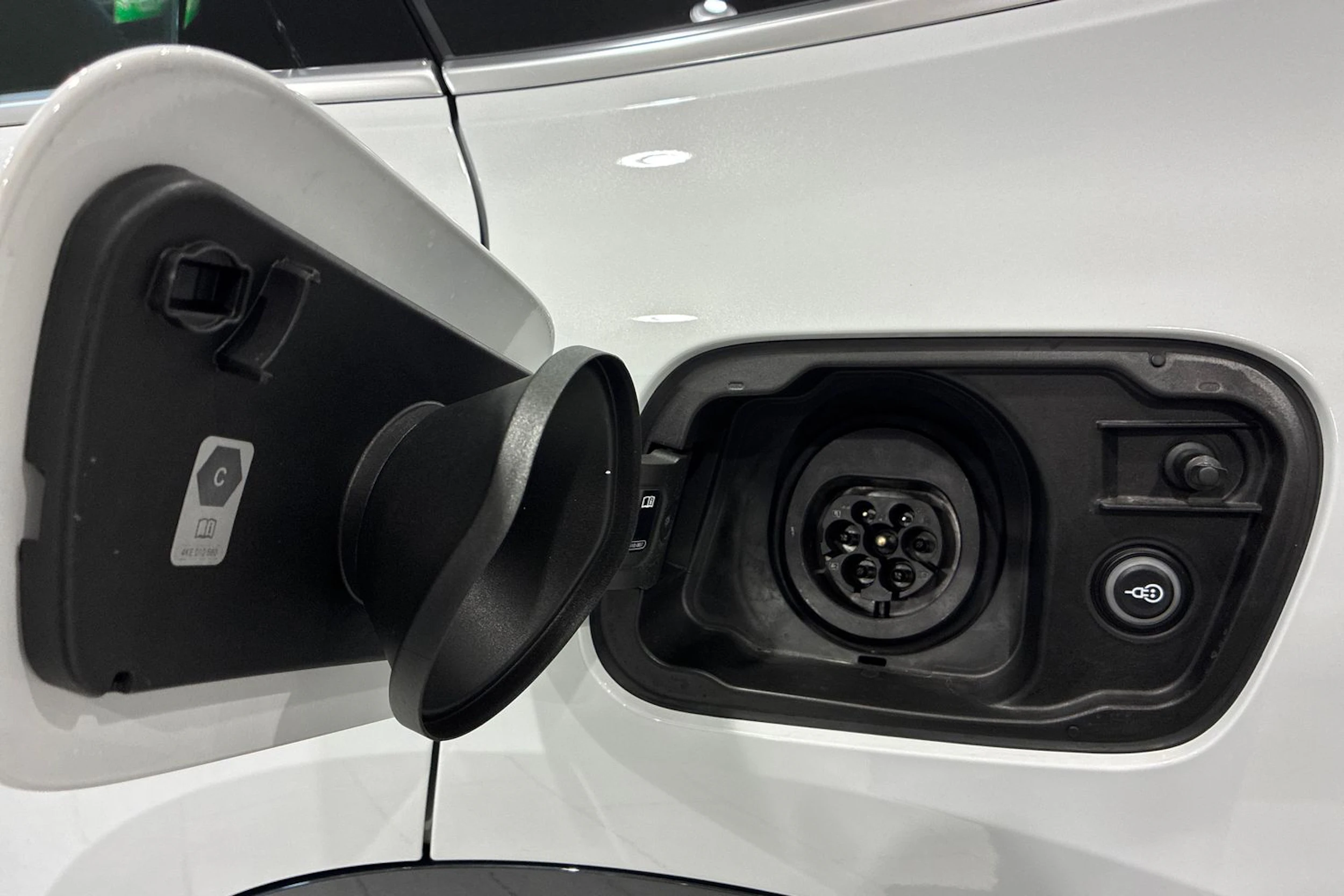 valkoinen Audi Q5 2026 kuva 13.