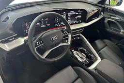 valkoinen Audi Q5 2026 kuva 6.