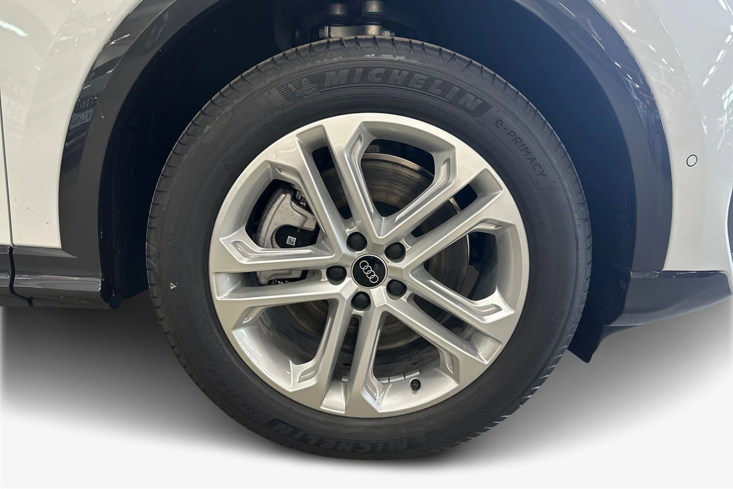 valkoinen Audi Q5 2026 kuva 9.