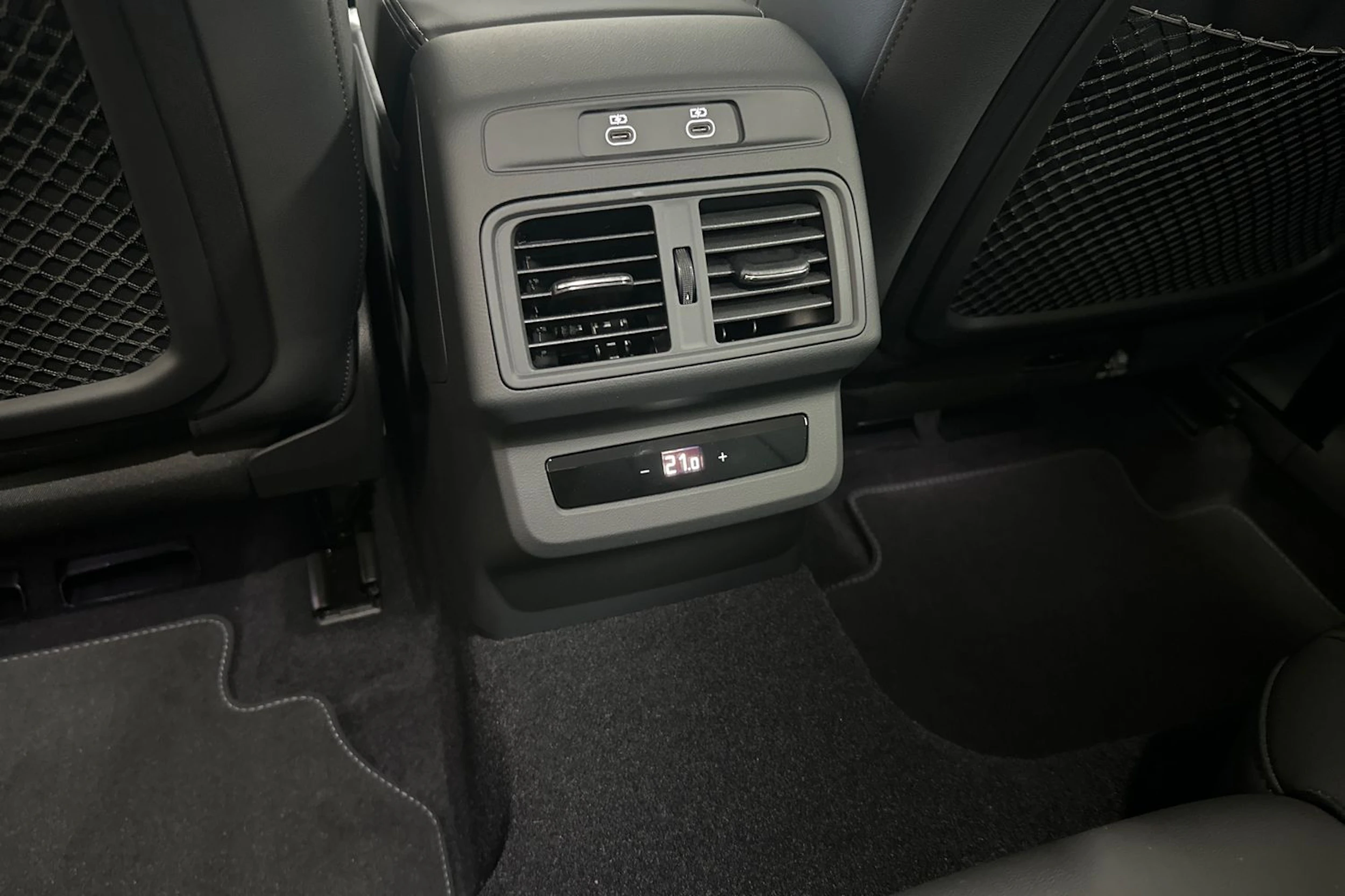 valkoinen Audi Q5 2026 kuva 12.