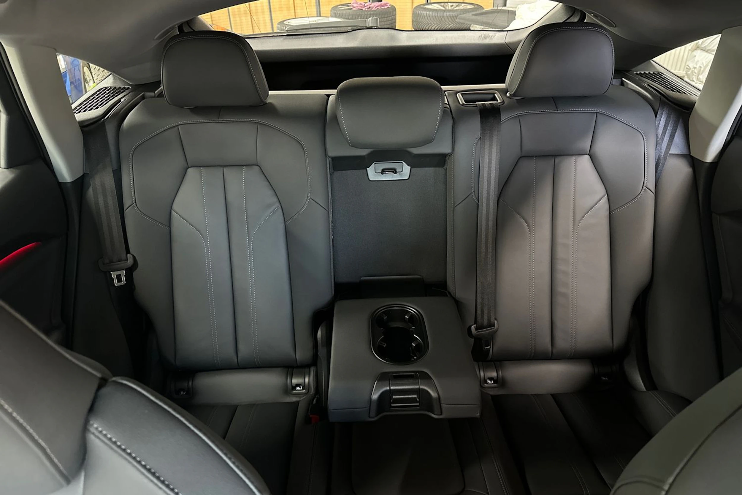 valkoinen Audi Q5 2026 kuva 13.