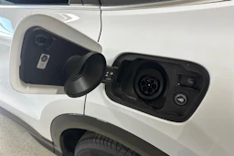 valkoinen Audi Q5 2026 kuva 14.