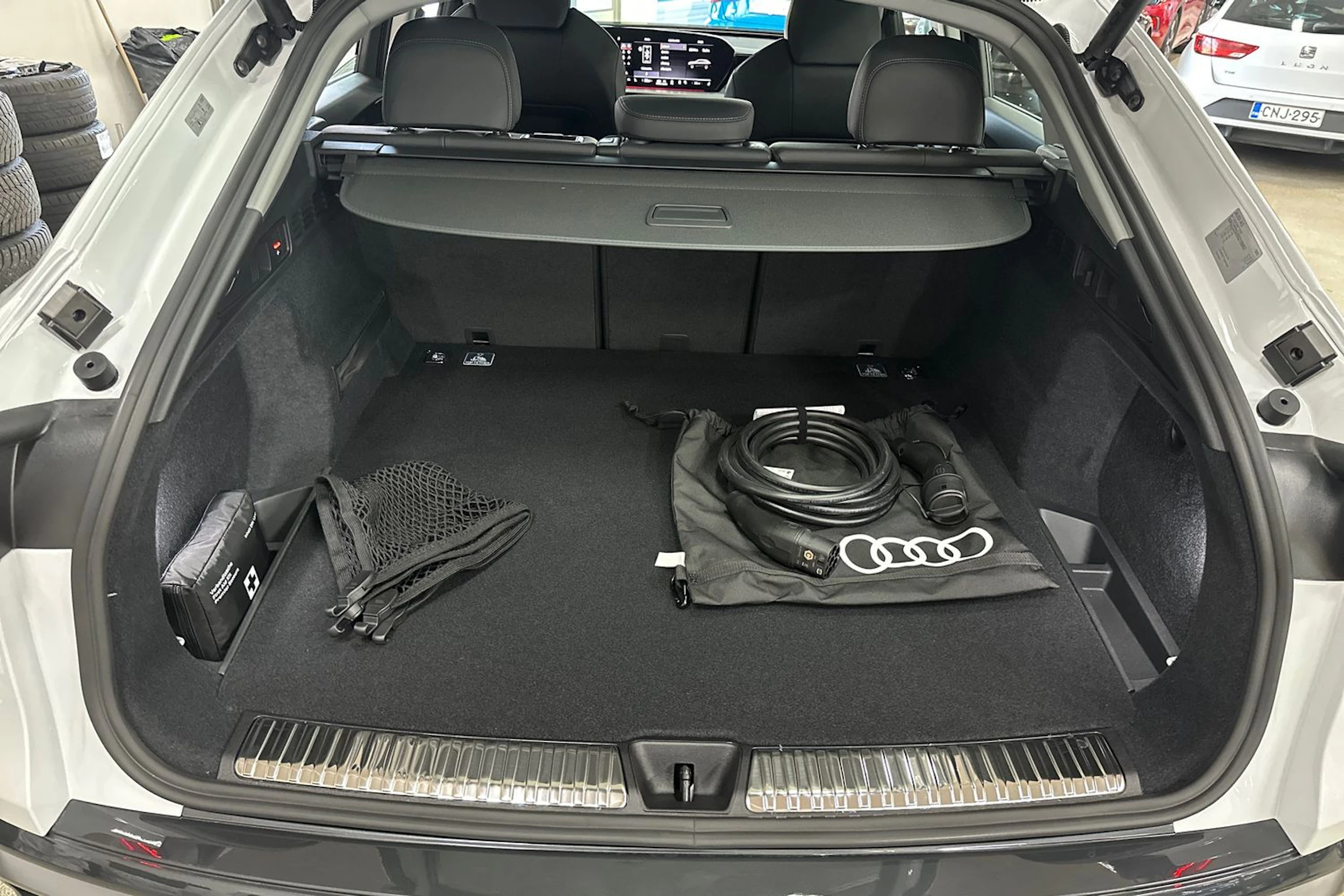 valkoinen Audi Q5 2026 kuva 15.