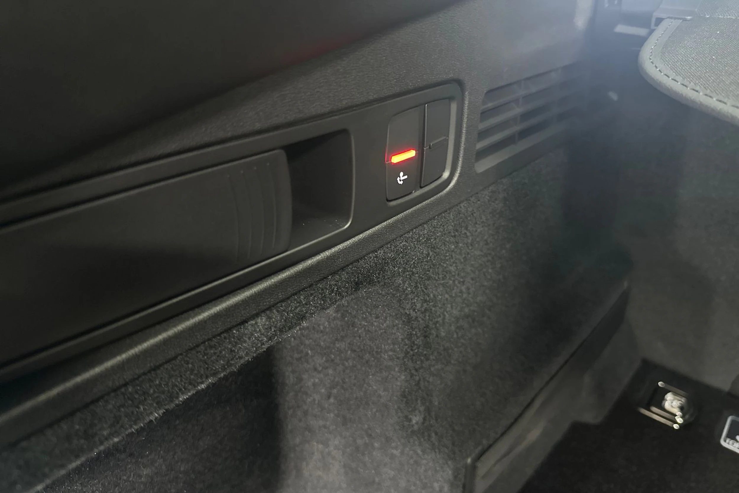 valkoinen Audi Q5 2026 kuva 16.