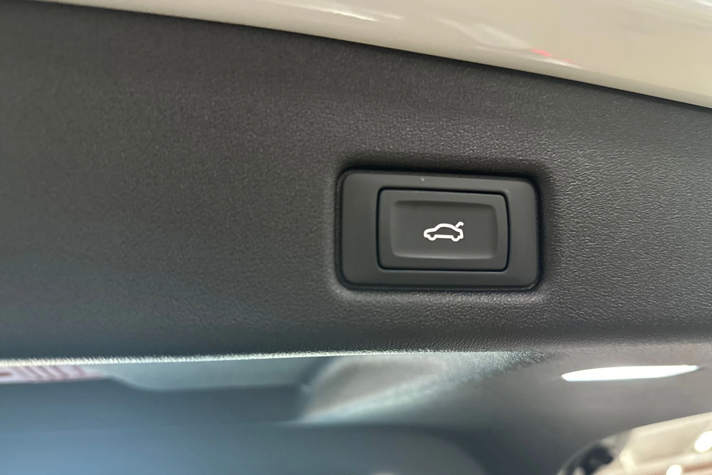 valkoinen Audi Q5 2026 kuva 18.