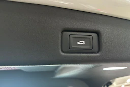 valkoinen Audi Q5 2026 kuva 18.