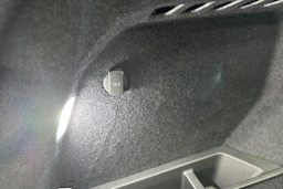 valkoinen Audi Q5 2026 kuva 19.