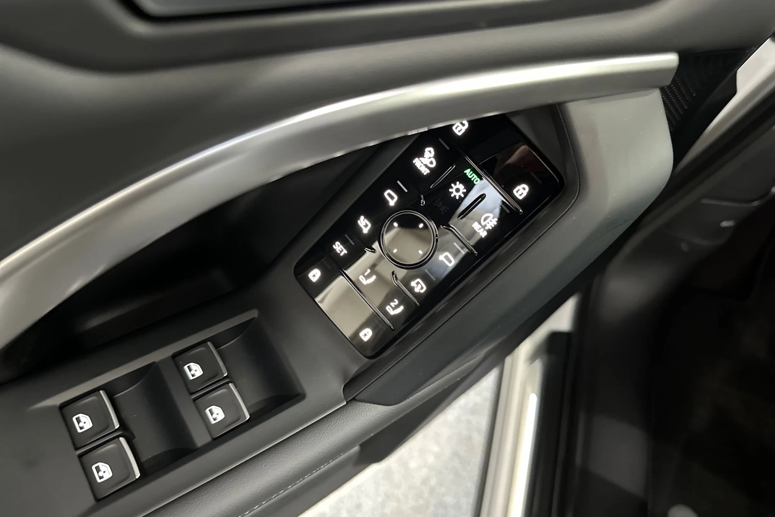 valkoinen Audi Q5 2026 kuva 20.