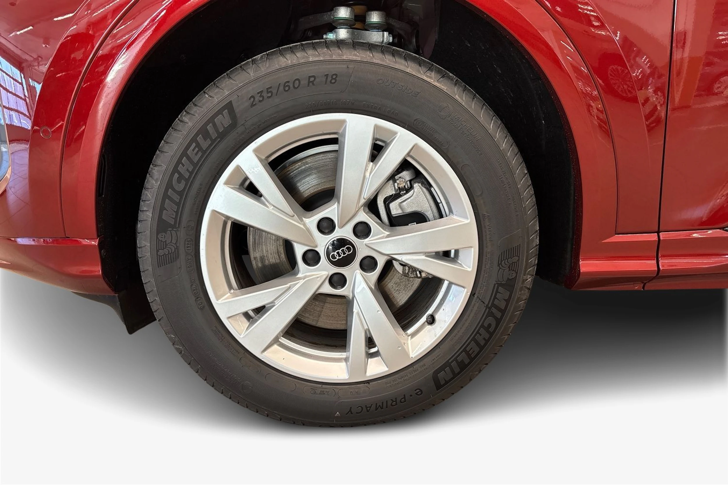 met. punainen Audi Q5 2026 kuva 9.