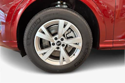 met. punainen Audi Q5 2026 kuva 9.