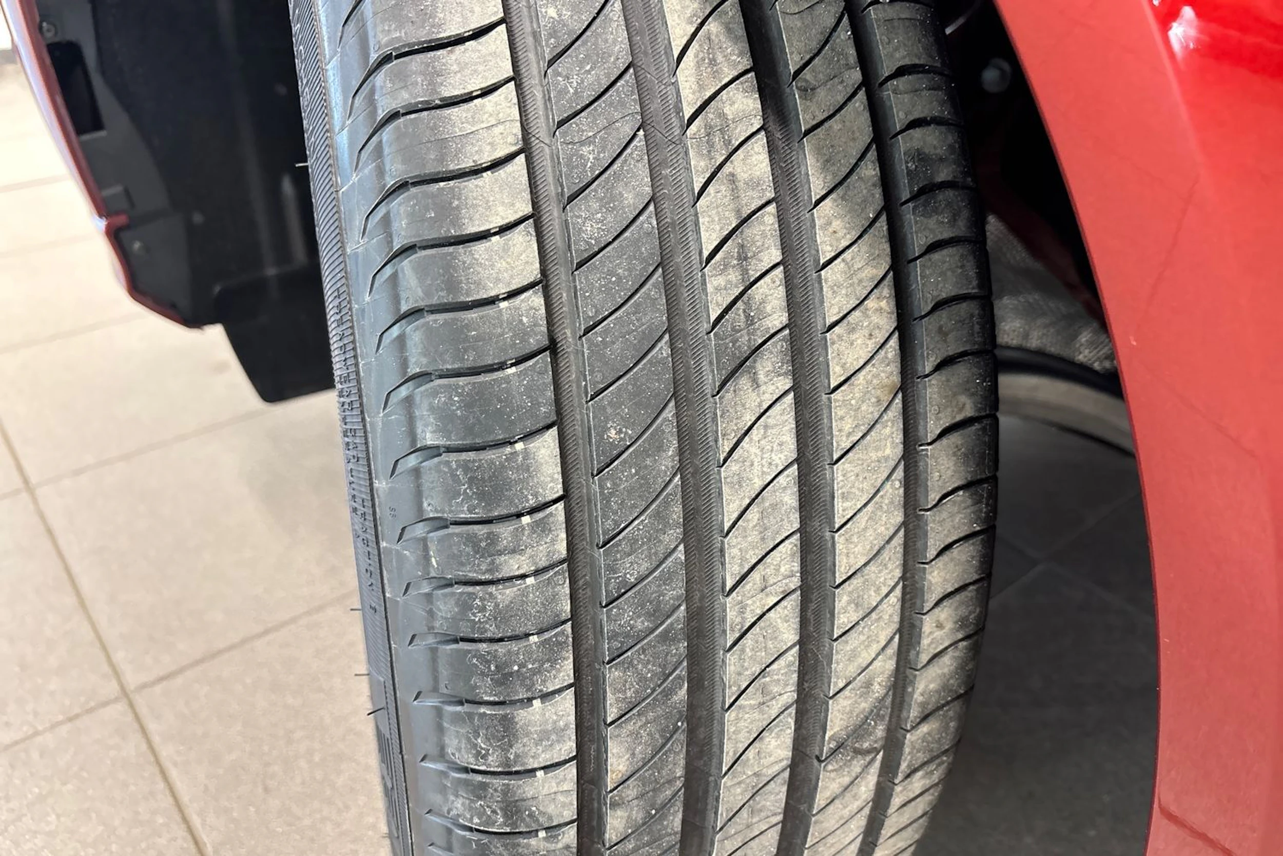 met. punainen Audi Q5 2026 kuva 10.