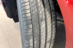 met. punainen Audi Q5 2026 kuva 10.