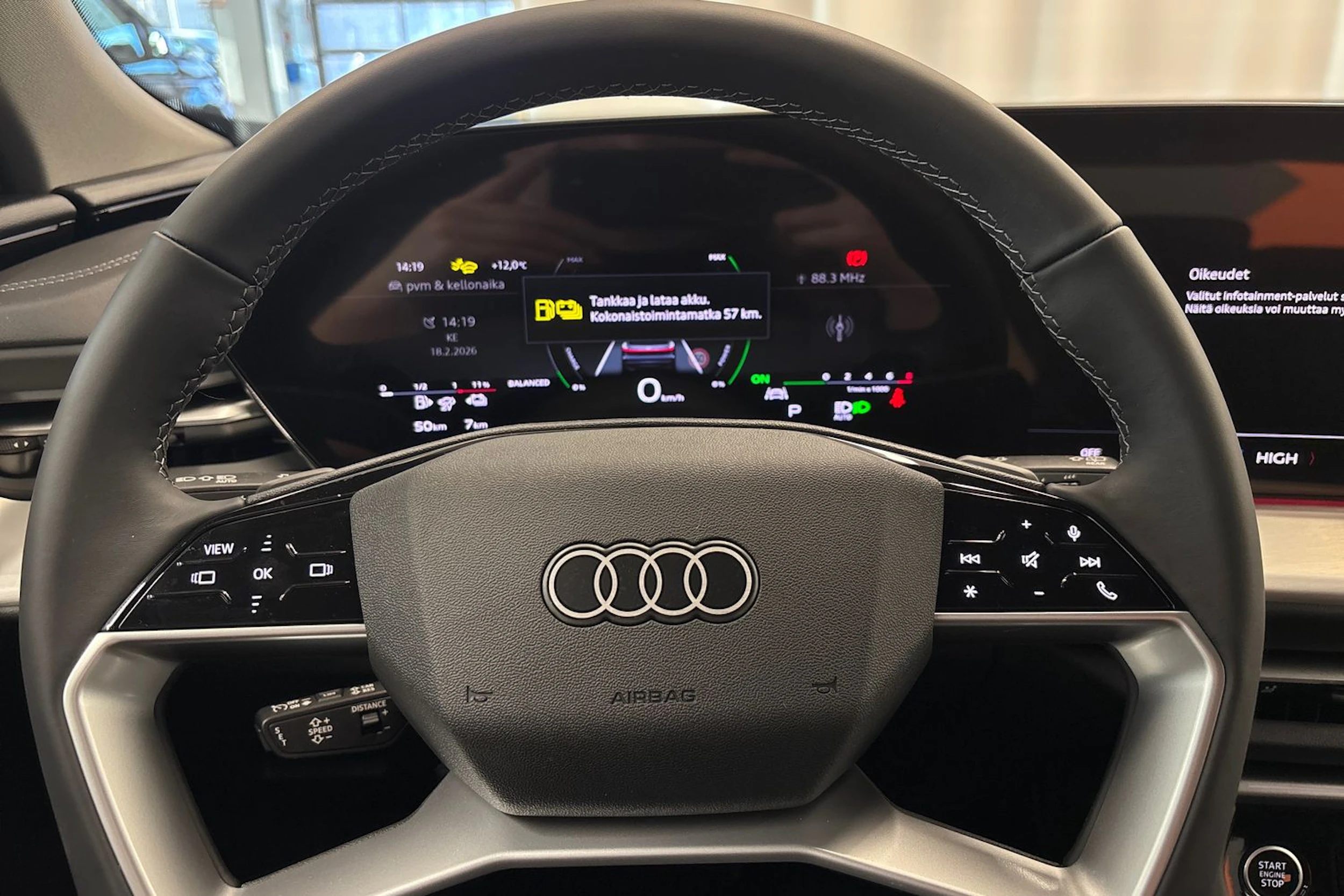 met. punainen Audi Q5 2026 kuva 11.