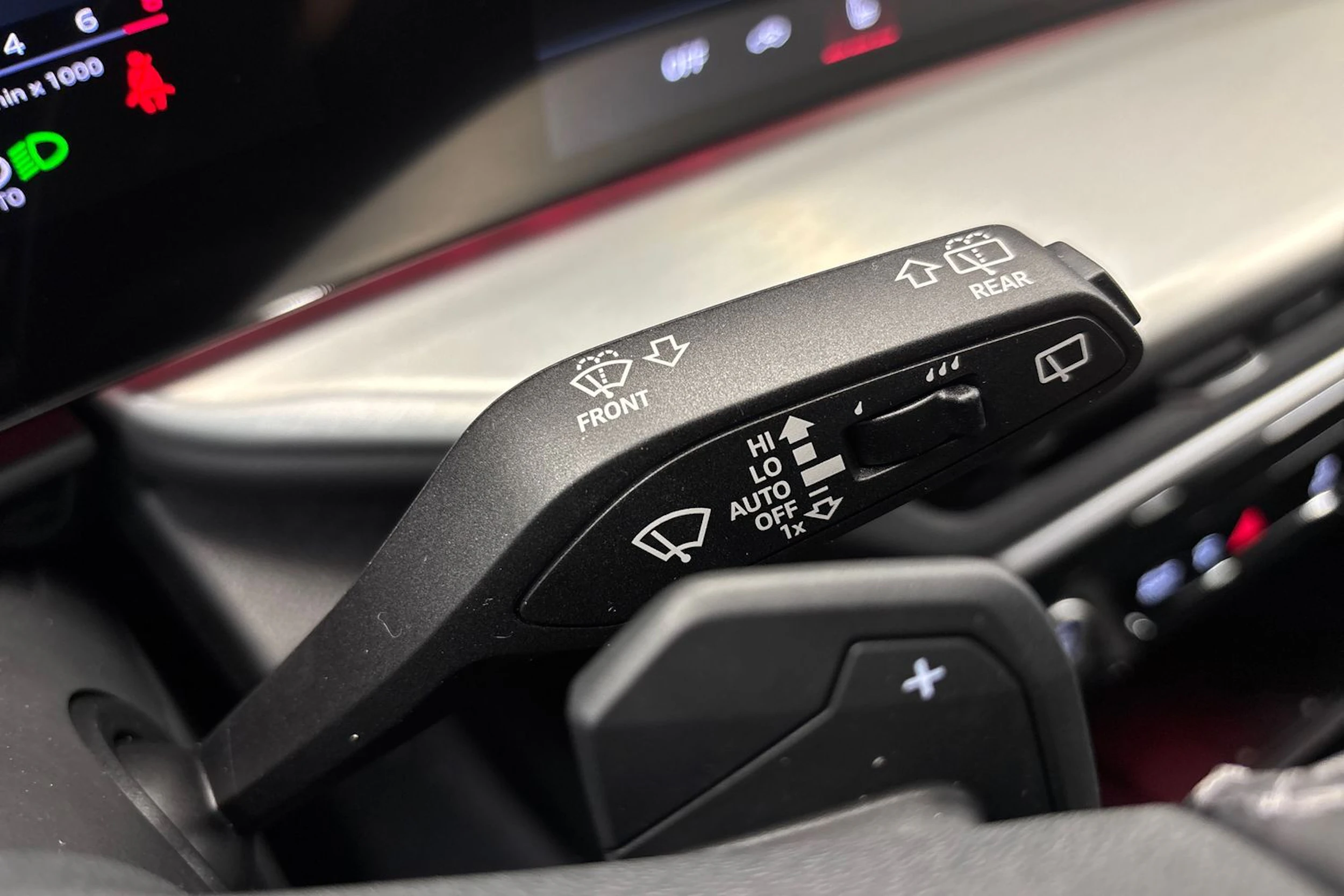 met. punainen Audi Q5 2026 kuva 12.