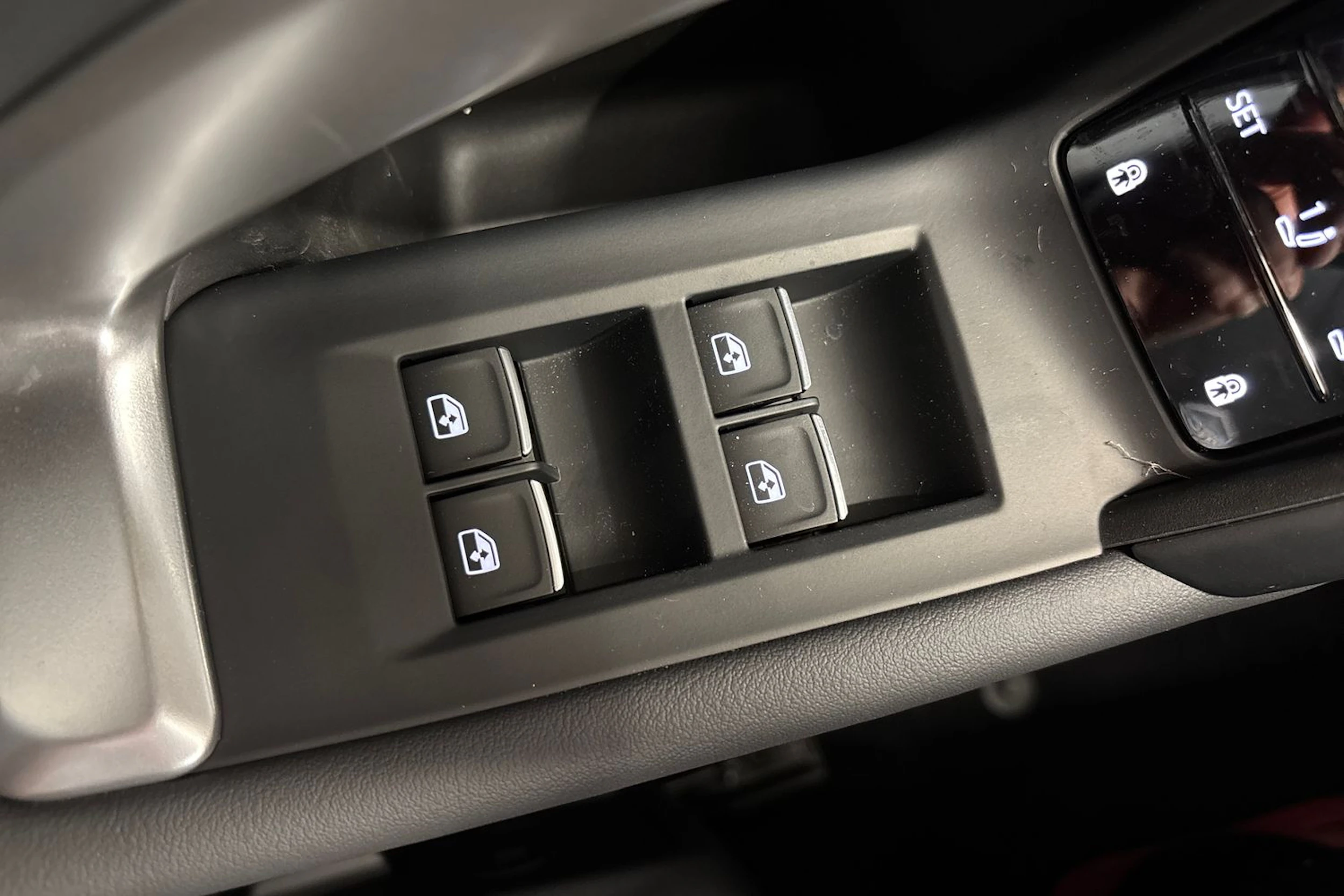 met. punainen Audi Q5 2026 kuva 15.