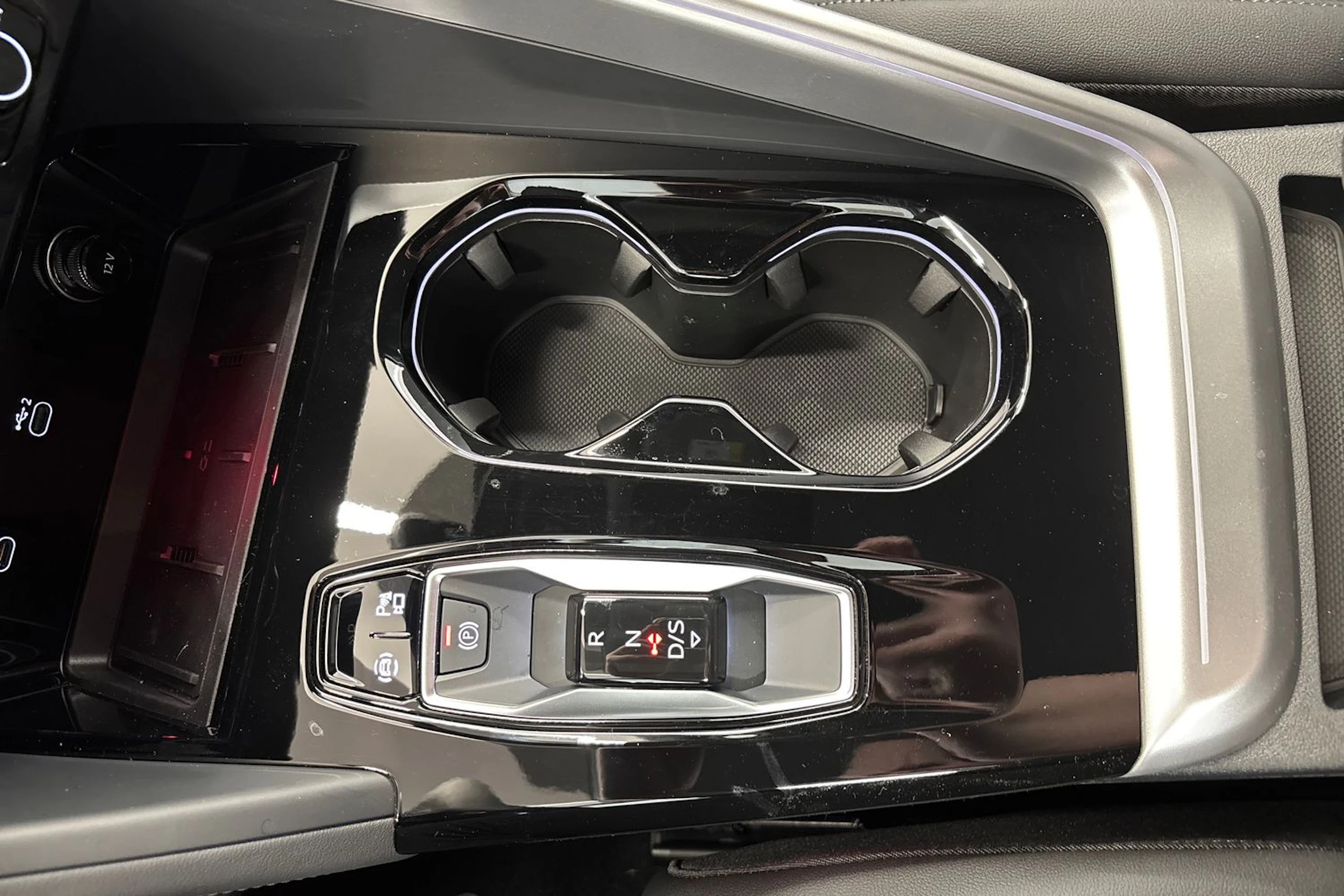 met. punainen Audi Q5 2026 kuva 19.